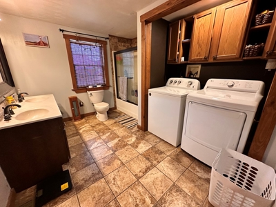 Log Home with Equine Barn and Arenas - image 9