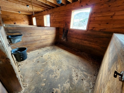Log Home with Equine Barn and Arenas - image 25