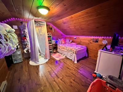 Log Home with Equine Barn and Arenas - image 17