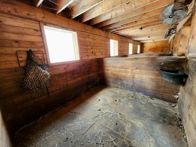Log Home with Equine Barn and Arenas - image 27