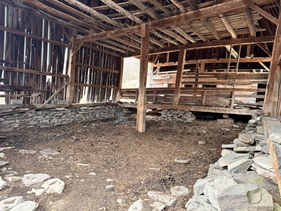 Log Home with Equine Barn and Arenas - image 38