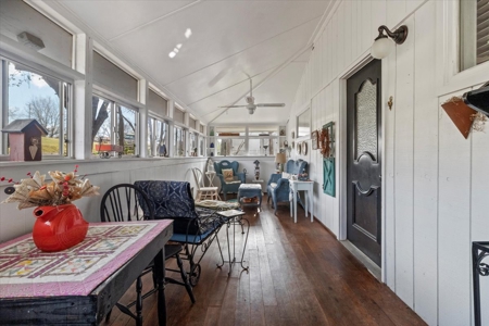 Farmhouse with Stylish Updates in Gainesville, MO City Limits - image 1