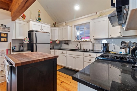 Farmhouse with Stylish Updates in Gainesville, MO City Limits - image 9