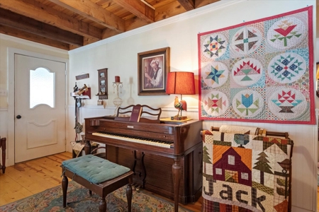 Farmhouse with Stylish Updates in Gainesville, MO City Limits - image 6