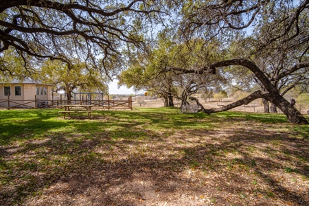 Affordable Luxury Home In Eagle Creek Ranch In Floresville Texas - image 4
