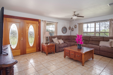 Affordable Luxury Home In Eagle Creek Ranch In Floresville Texas - image 5