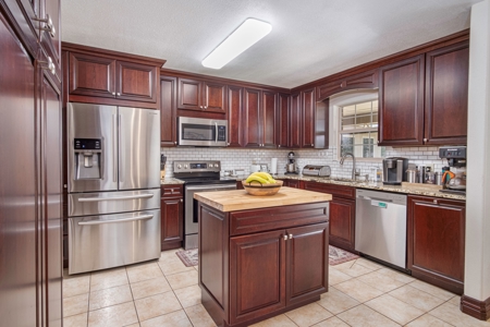 Affordable Luxury Home In Eagle Creek Ranch In Floresville Texas - image 8