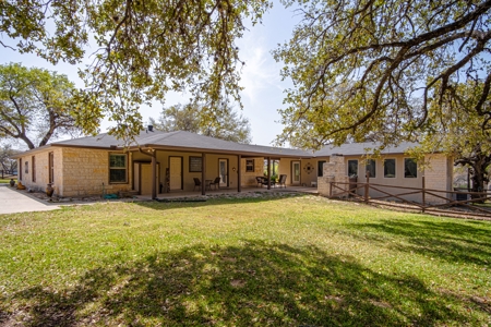 Affordable Luxury Home In Eagle Creek Ranch In Floresville Texas - image 3