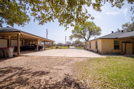 Affordable Luxury Home In Eagle Creek Ranch In Floresville Texas - image 2