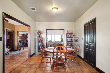 Country Home With Acreage In Floresville, Poth ISD - image 11