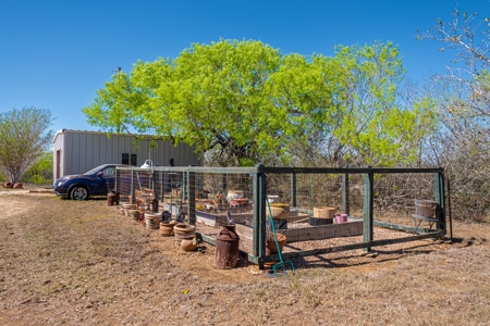 Country Home With Acreage In Floresville, Poth ISD - image 4