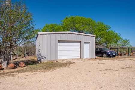 Country Home With Acreage In Floresville, Poth ISD - image 5
