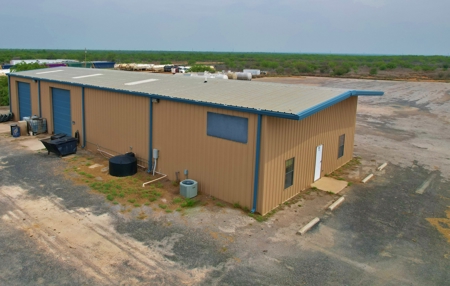 Warehouse/Trucking Yard for sale in Asherton, Texas - image 10