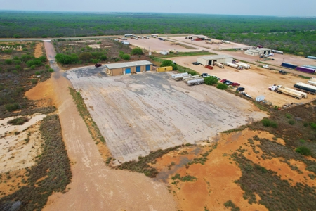 Warehouse/Trucking Yard for sale in Asherton, Texas - image 2