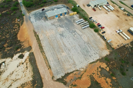Warehouse/Trucking Yard for sale in Asherton, Texas - image 12