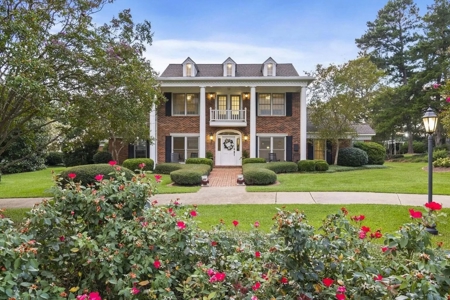 Stately Estate with Guest House on 9 Acres Starkville MS - image 1