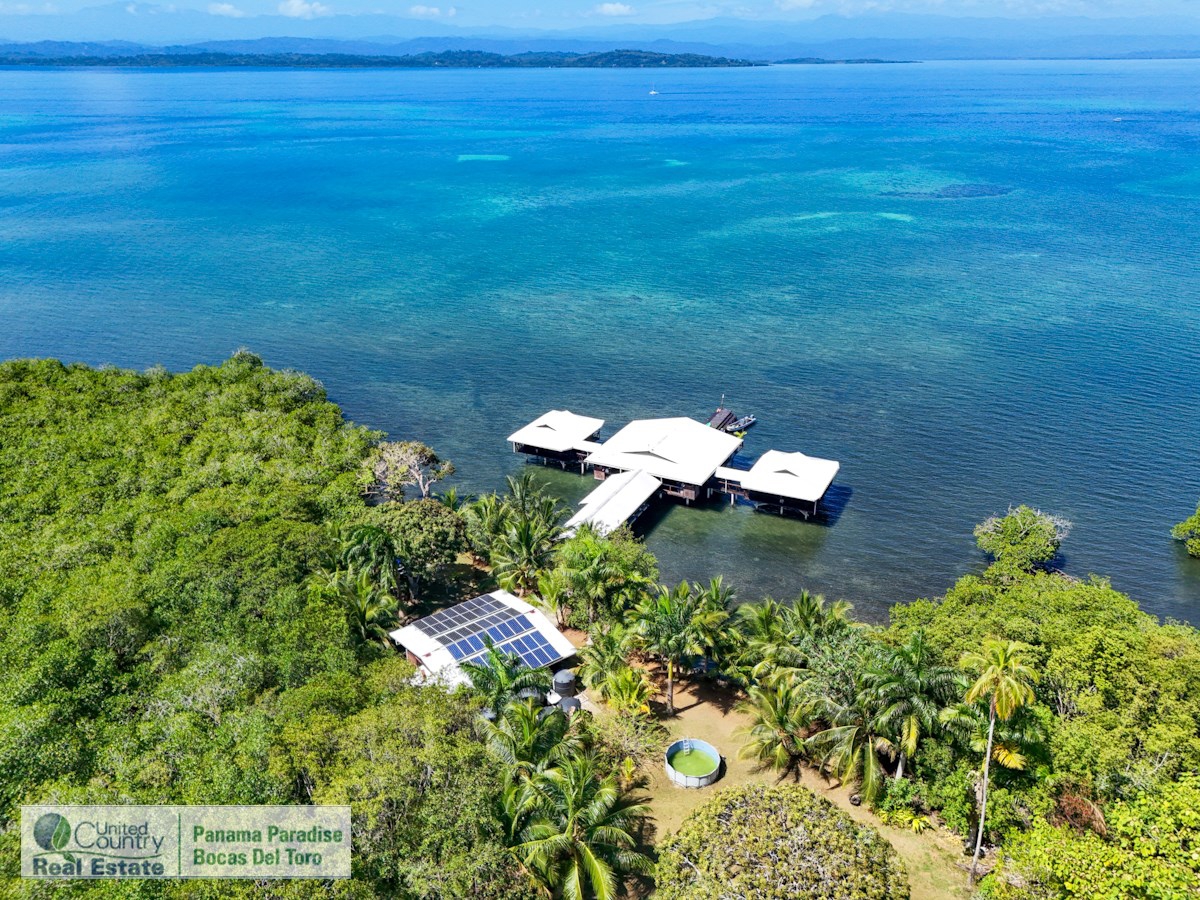 Overwater B&B & Restaurant — Isla Solarte, Bocas del Toro - 2