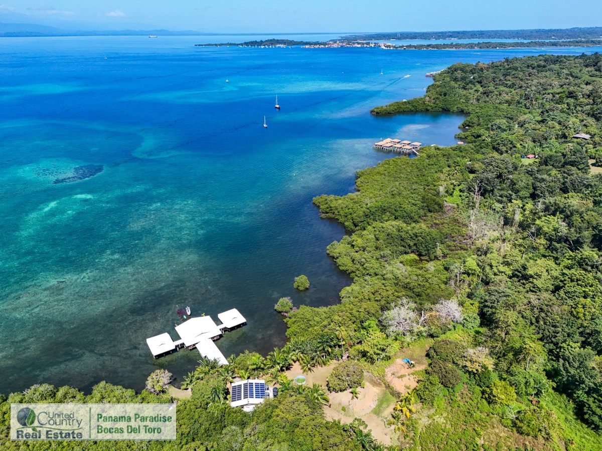 Overwater B&B & Restaurant — Isla Solarte, Bocas del Toro - 4