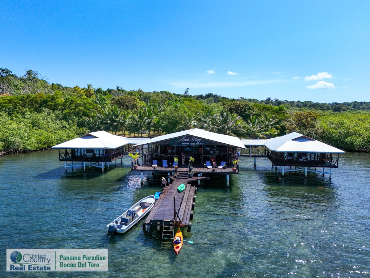 Overwater B&B & Restaurant — Isla Solarte, Bocas del Toro - 11