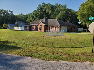 All brick 4 bed/2.5 bath home w/pool in desired neighborhood - image 4