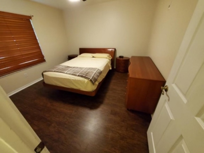 All brick 4 bed/2.5 bath home w/pool in desired neighborhood - image 5
