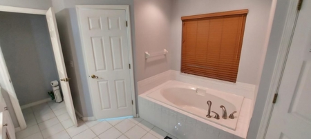 All brick 4 bed/2.5 bath home w/pool in desired neighborhood - image 16