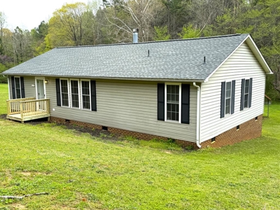 Kerr Lake Dream Home: 1344 sq ft of Small-Town Charm & Luxury - image 3
