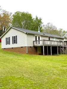 Kerr Lake Dream Home: 1344 sq ft of Small-Town Charm & Luxury - image 4