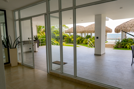 Spectacular 4-Bedroom Oceanfront Apartment In Farallon, Panama - image 25
