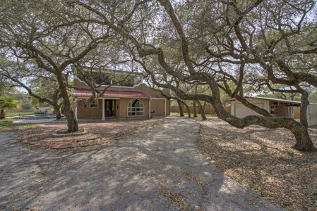 Coastal Escape with Rental Income on the Lamar Peninsula – Rockport, Texas - image 1