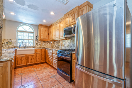 Coastal Escape with Rental Income on the Lamar Peninsula – Rockport, Texas - image 18