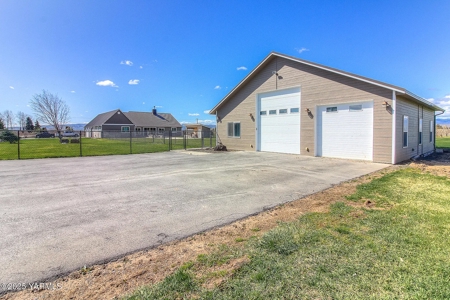 Stunning Country Retreat with Mountain Views in Tieton, WA - image 17
