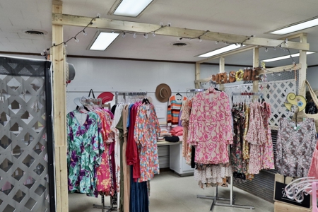 Picker's Mall / Peddlers Market for Sale in Bradford, TN - image 32