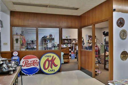 Picker's Mall / Peddlers Market for Sale in Bradford, TN - image 17