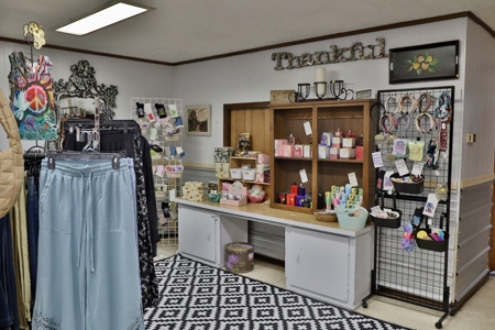 Picker's Mall / Peddlers Market for Sale in Bradford, TN - image 33