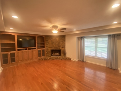 Lake View Home With Deck And Fireplace For Sale In Tennessee - image 4