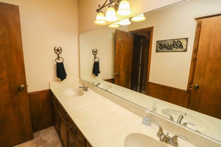 PERFECT Country Property! 4 bedroom Home w/ACREAGE and a BARN - image 20
