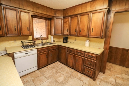 PERFECT Country Property! 4 bedroom Home w/ACREAGE and a BARN - image 12