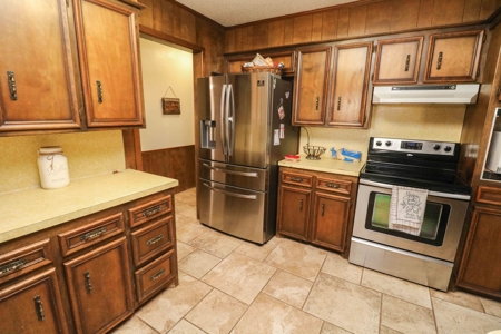 PERFECT Country Property! 4 bedroom Home w/ACREAGE and a BARN - image 14