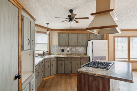 Small acreage with 2 homes at auction! - image 30