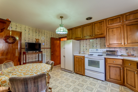 Brick Home for Sale near Hospital in Milan, Tennessee - image 10