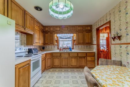Brick Home for Sale near Hospital in Milan, Tennessee - image 9