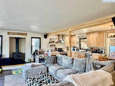 1972 Split Level 3 bed, 2 bath Home For Sale In La Crosse, WA - image 2