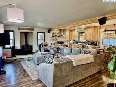 1972 Split Level 3 bed, 2 bath Home For Sale In La Crosse, WA - image 3