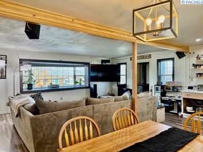 1972 Split Level 3 bed, 2 bath Home For Sale In La Crosse, WA - image 4