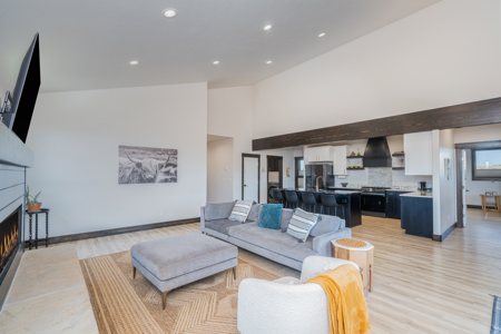 Modern Home in a Country Setting, Close to town amenities - image 9