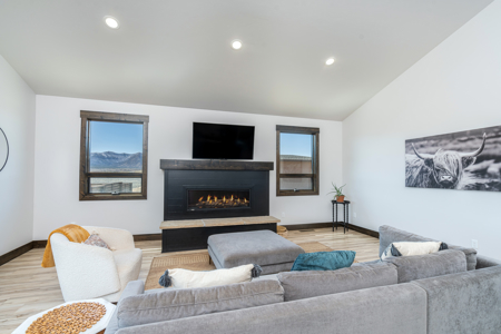 Modern Home in a Country Setting, Close to town amenities - image 16