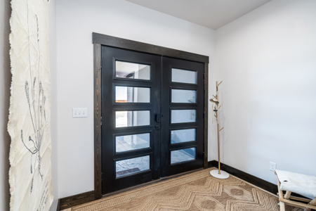 Modern Home in a Country Setting, Close to town amenities - image 1