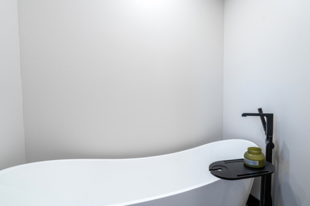 Modern Home in a Country Setting, Close to town amenities - image 4