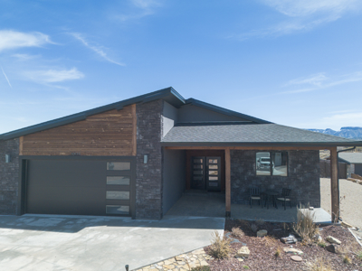 Modern Home in a Country Setting, Close to town amenities - image 2